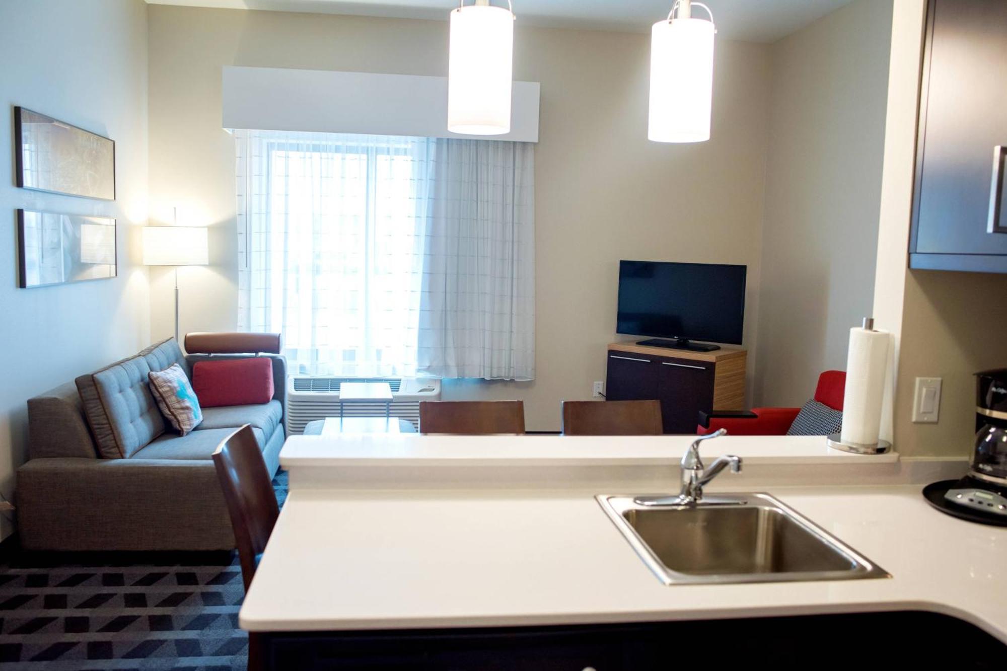 Towneplace Suites By Marriott Еймс Екстериор снимка
