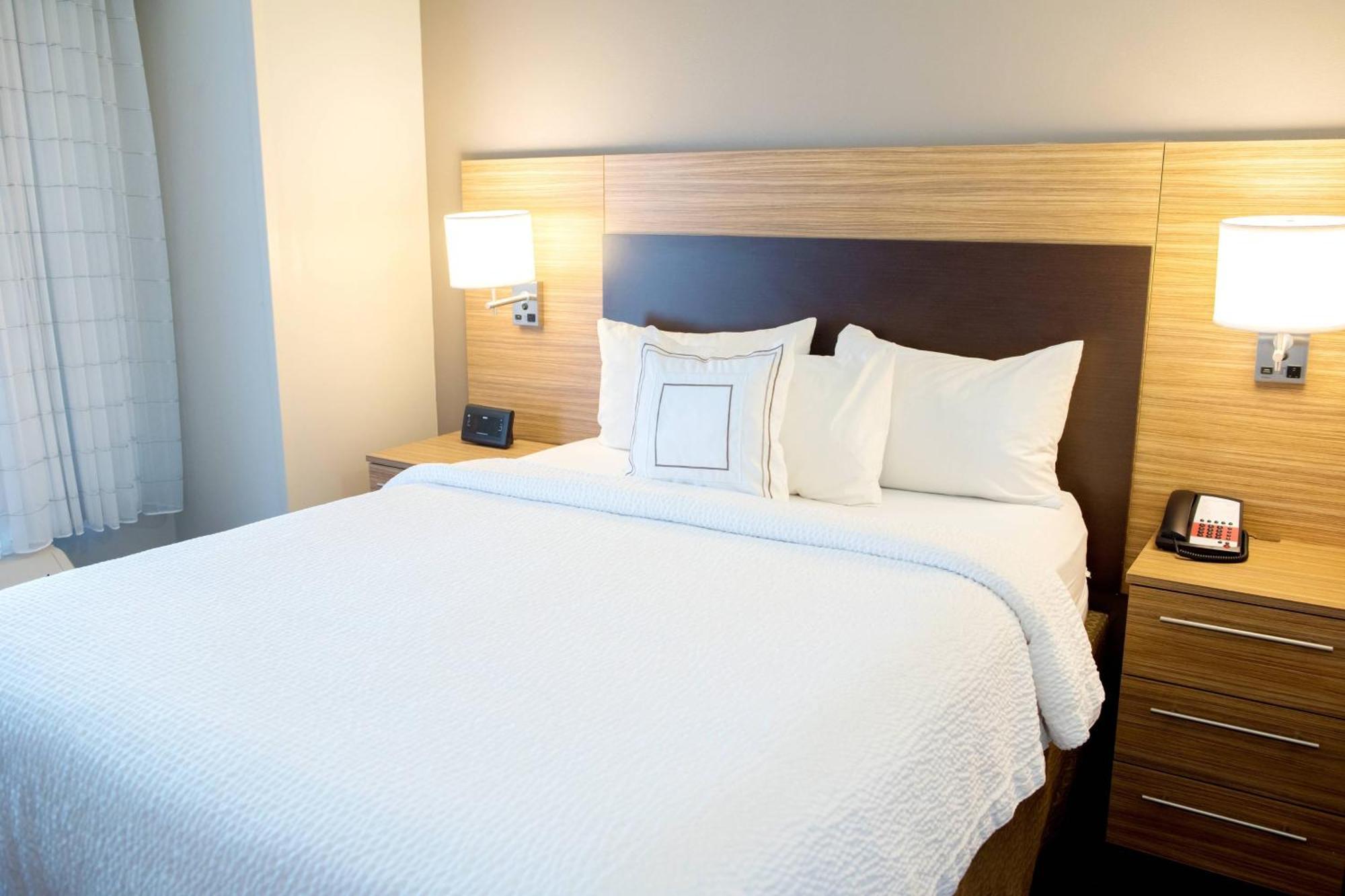 Towneplace Suites By Marriott Еймс Екстериор снимка