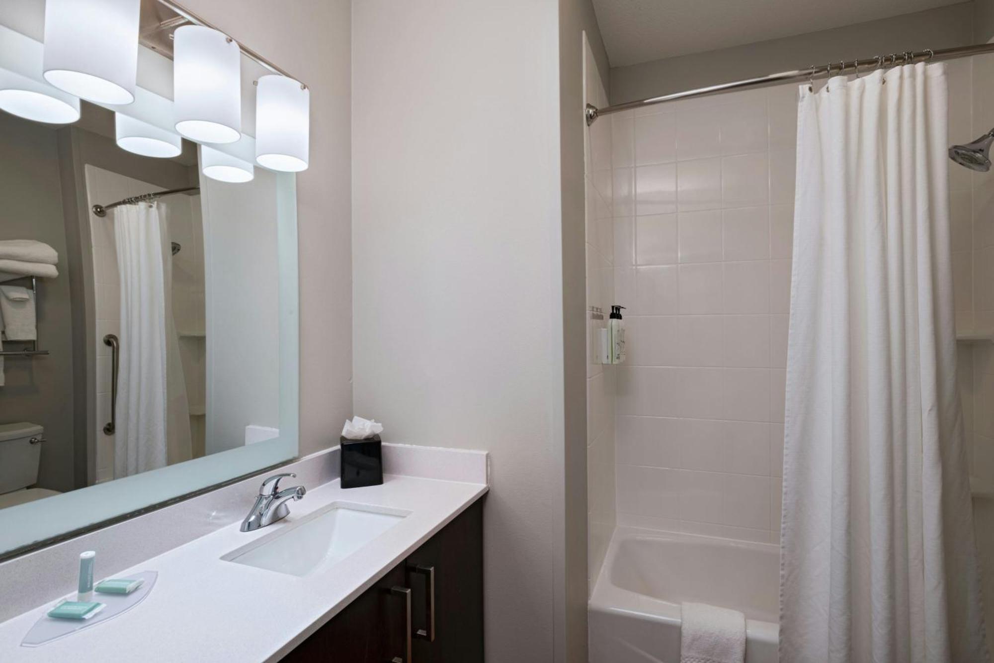 Towneplace Suites By Marriott Еймс Екстериор снимка