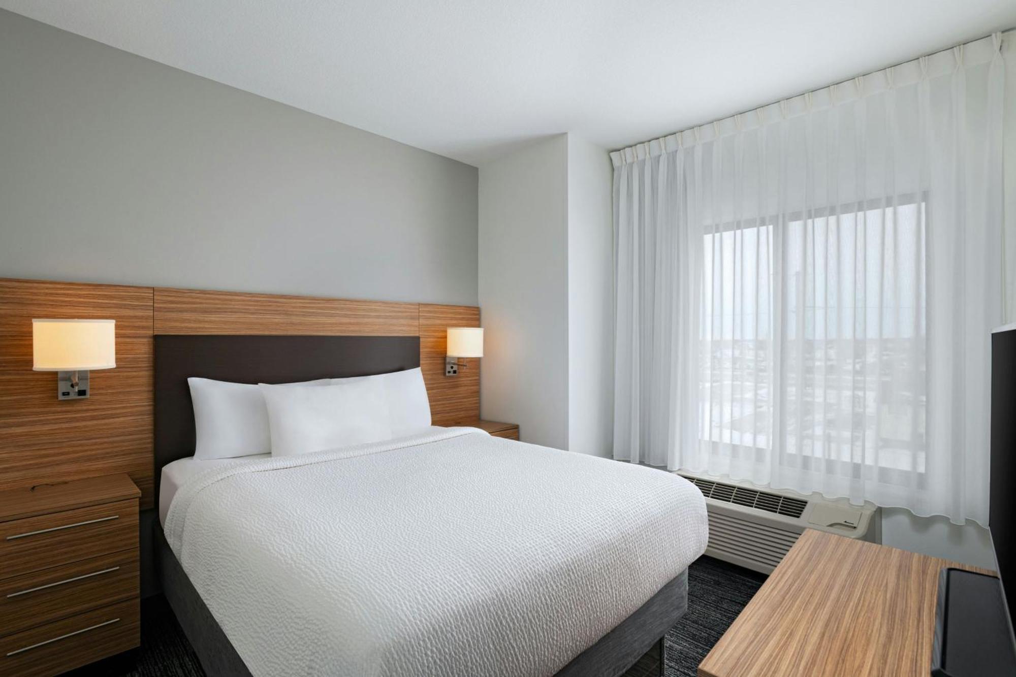 Towneplace Suites By Marriott Еймс Екстериор снимка