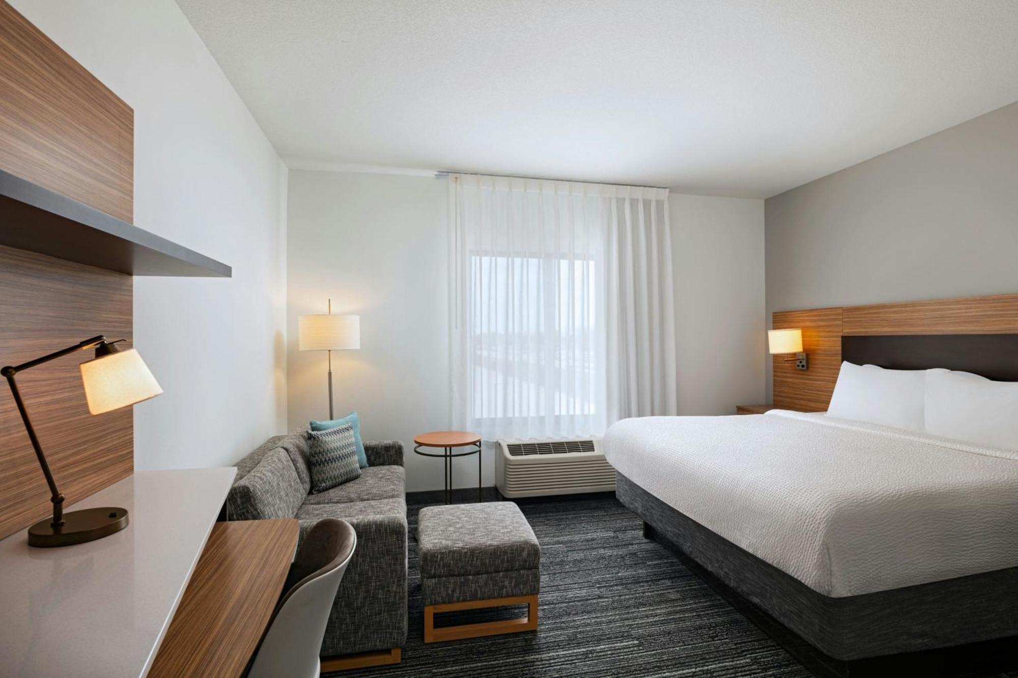 Towneplace Suites By Marriott Еймс Екстериор снимка