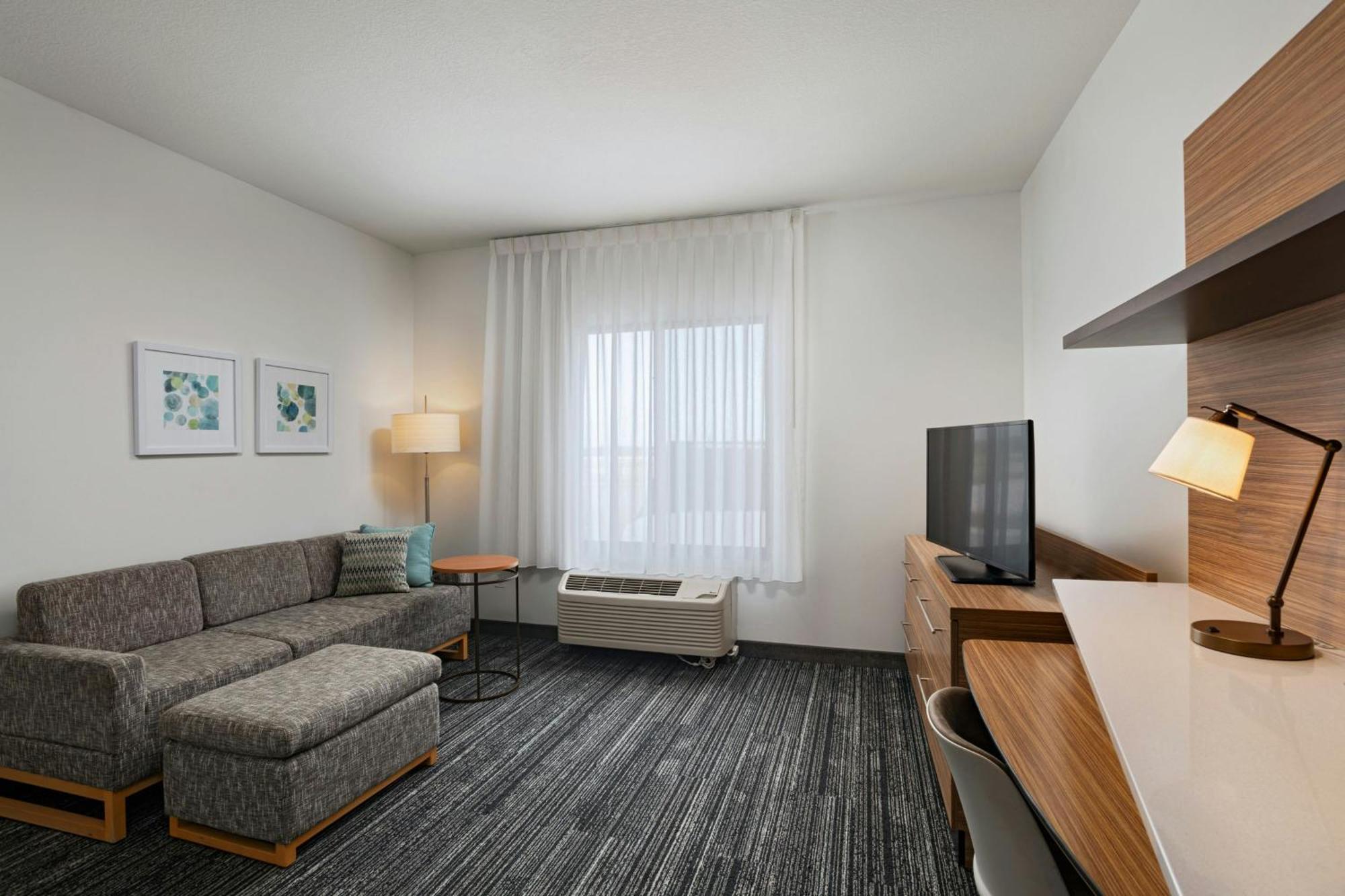 Towneplace Suites By Marriott Еймс Екстериор снимка