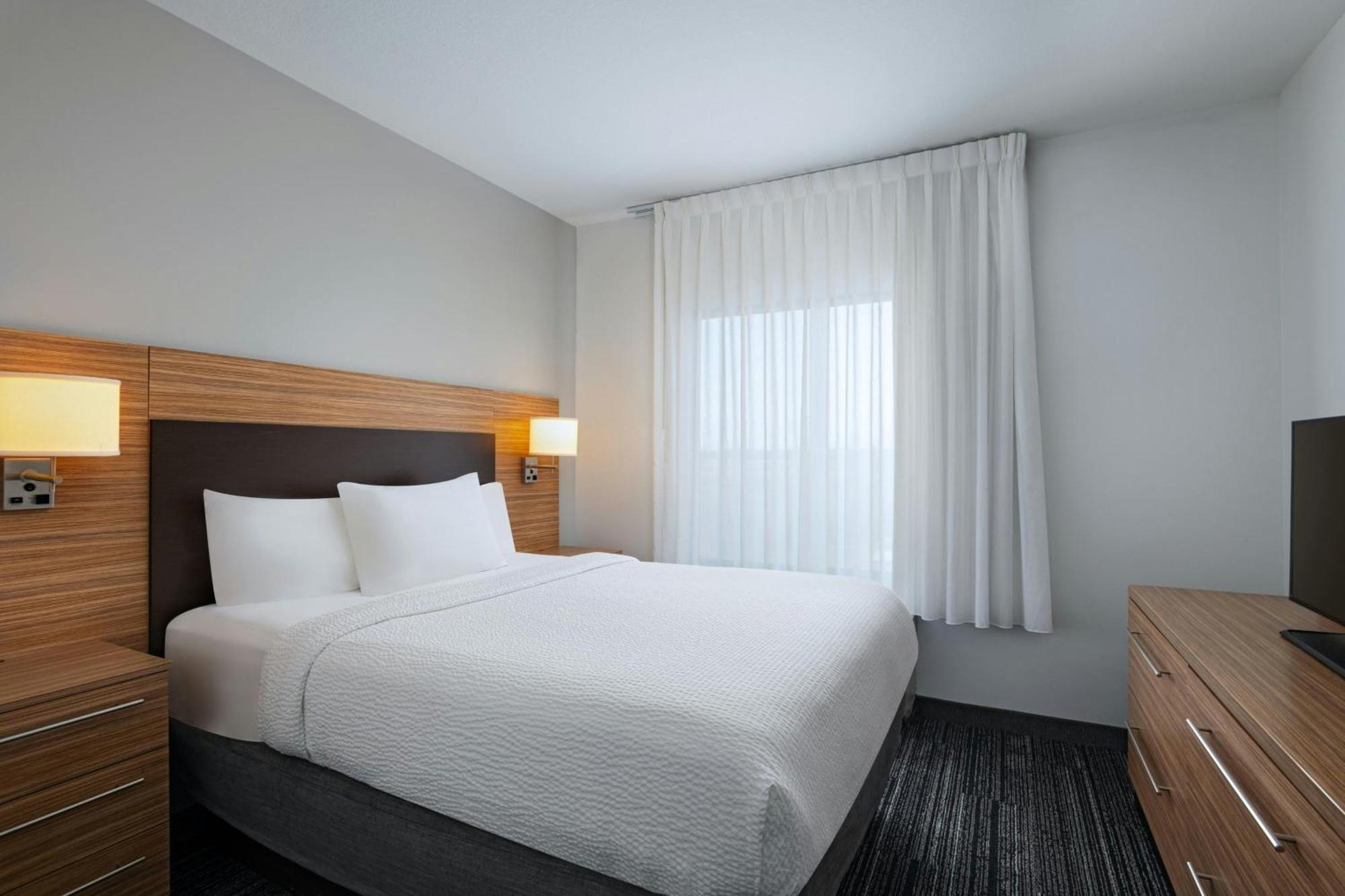 Towneplace Suites By Marriott Еймс Екстериор снимка