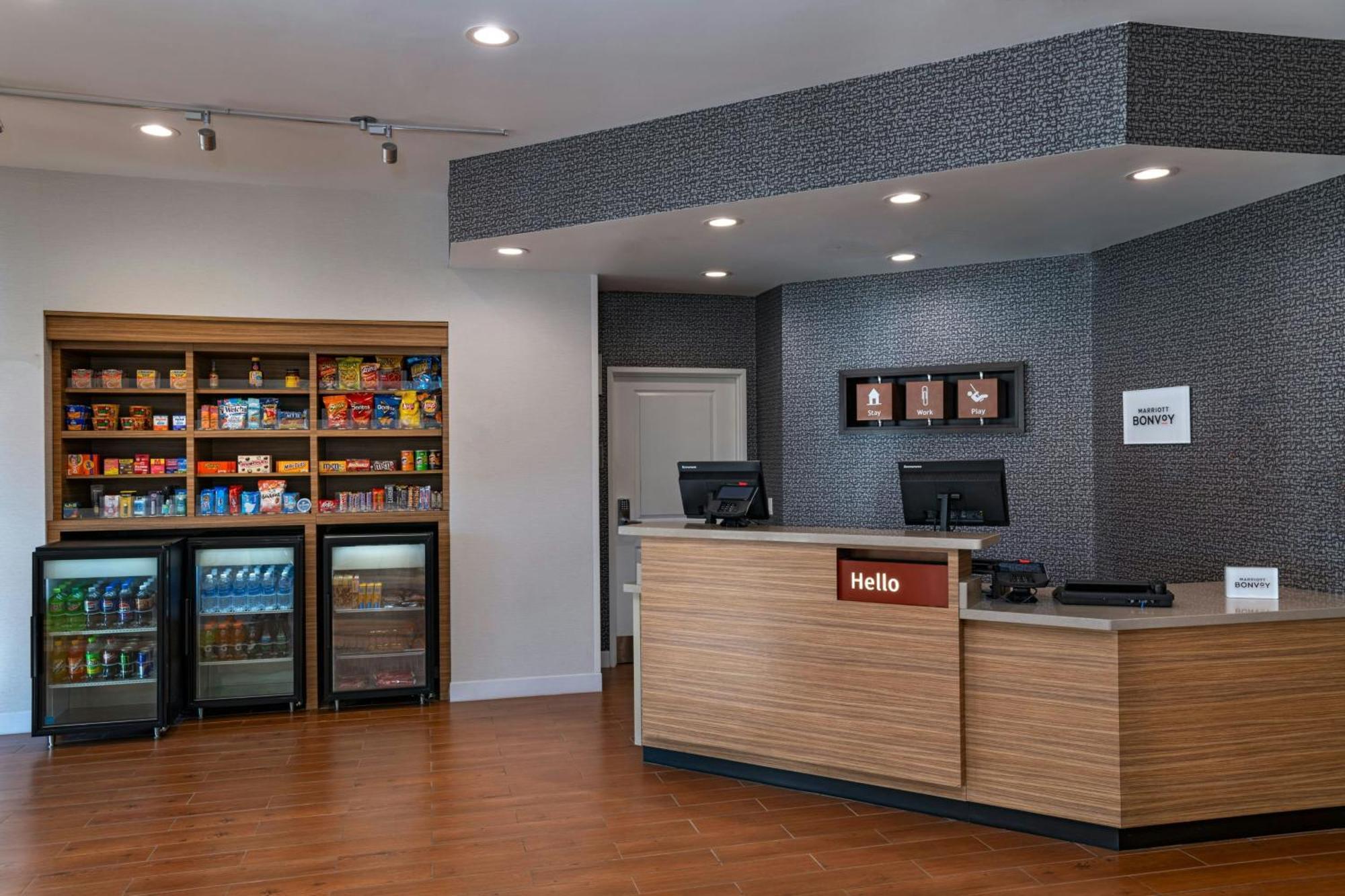 Towneplace Suites By Marriott Еймс Екстериор снимка