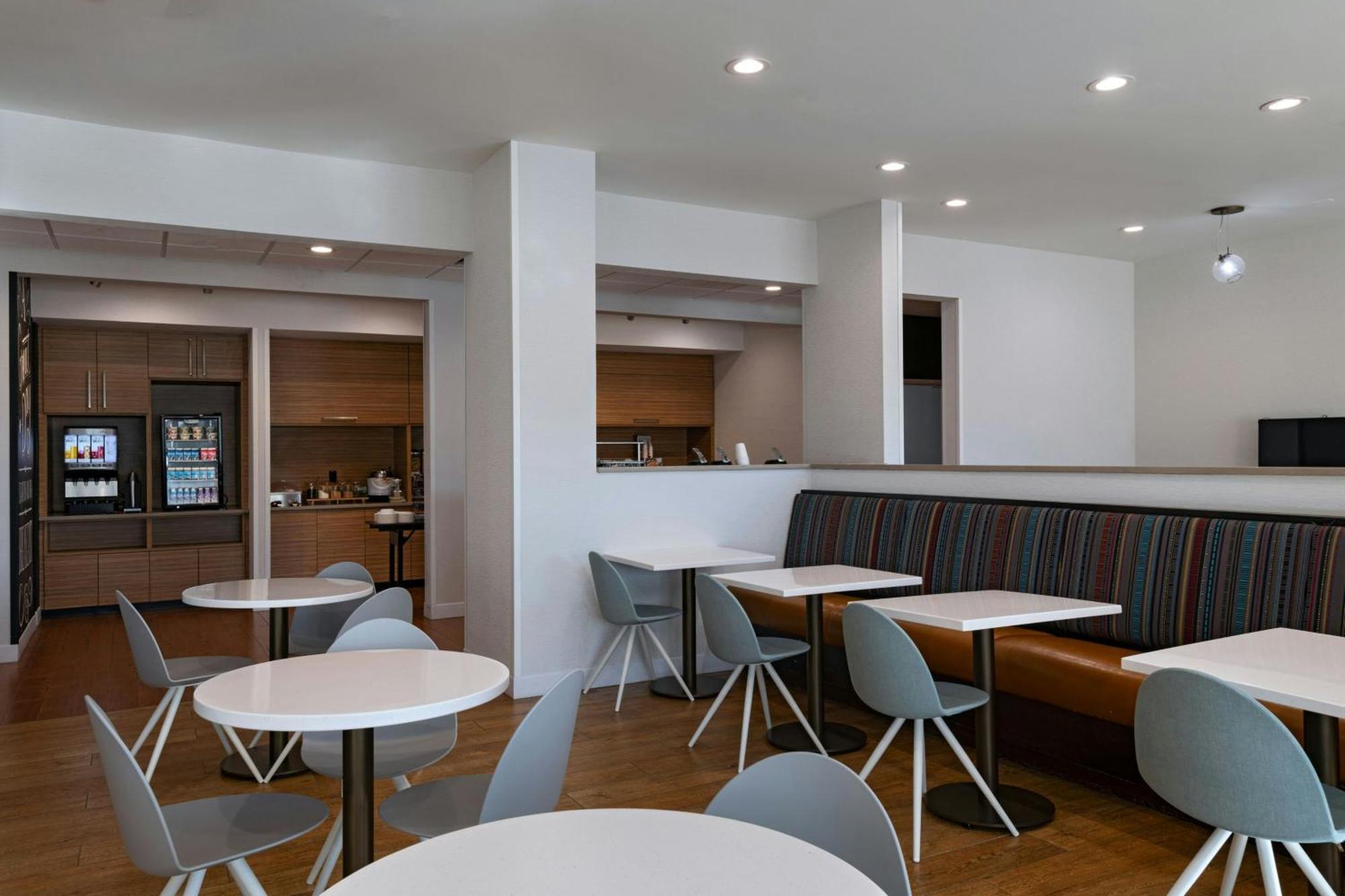 Towneplace Suites By Marriott Еймс Екстериор снимка