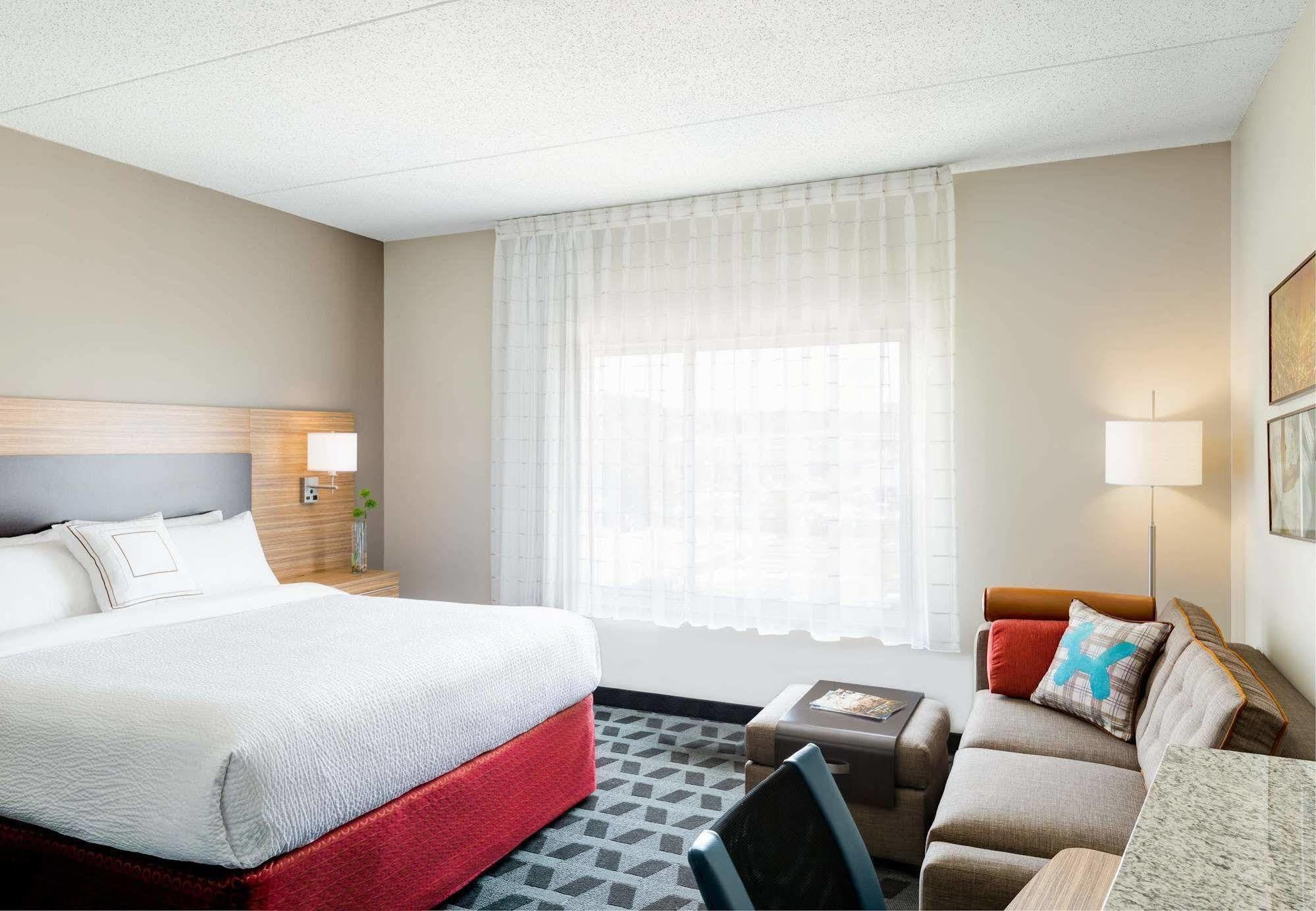 Towneplace Suites By Marriott Еймс Екстериор снимка